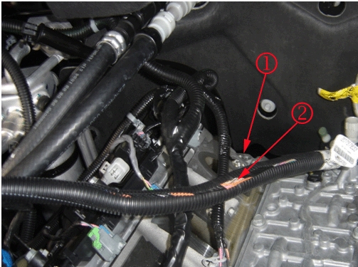wiring harness (2) up from the rear of the engine (1)