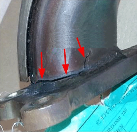 crack at the catalytic converter mounting flange